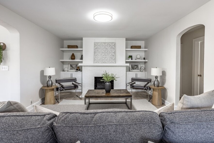 Building Photo - 818 E 50th St