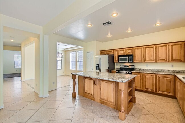 Building Photo - Beautiful 3 bedroom in Tuscany  community