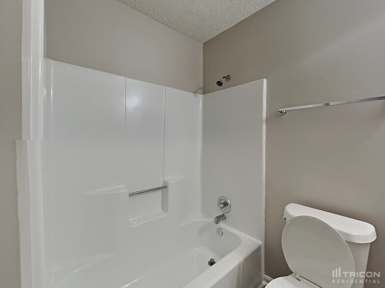 Building Photo - 1008 Braddock Cir