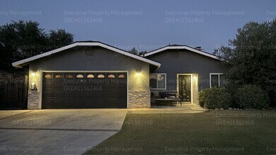 Building Photo - 3 bedroom 2 bathroom home with pool and near shopping centers.