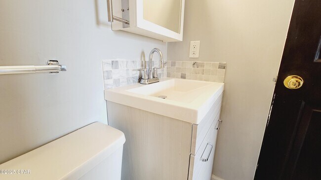 Building Photo - 1813 Arthur Ave