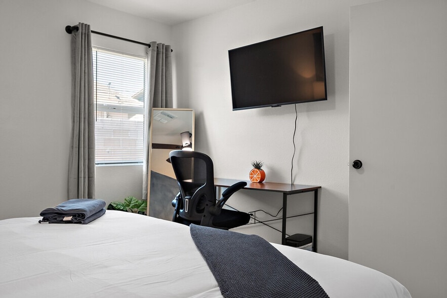 Building Photo - 5233 N 23rd Ave