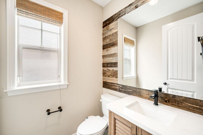 Building Photo - Luxury 4BD, 4BA Backcountry Home with Fenc...