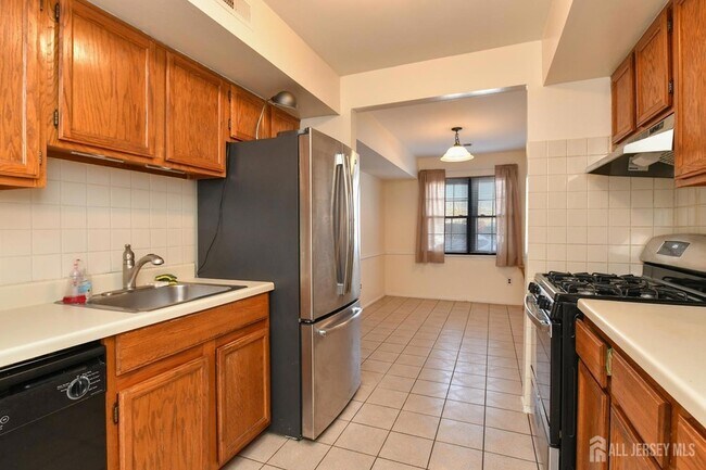 Building Photo - 290 Alpine Way