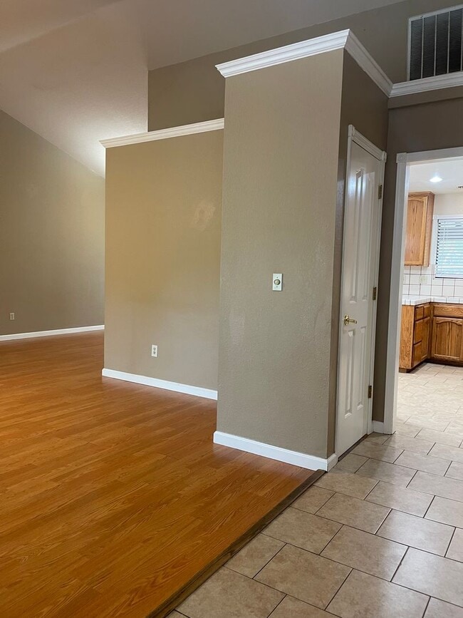 Building Photo - COUNTRY OAKS SUBDIVSION LARGE 3 BED 2 BATH...