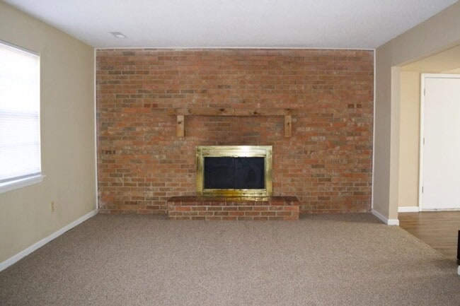 Building Photo - Nice 3 Bedroom 2.5 Bathroom Townhome