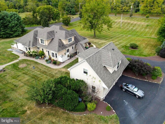 Building Photo - 86 Aqueduct Rd