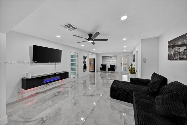 Building Photo - 3130 SW 16th St