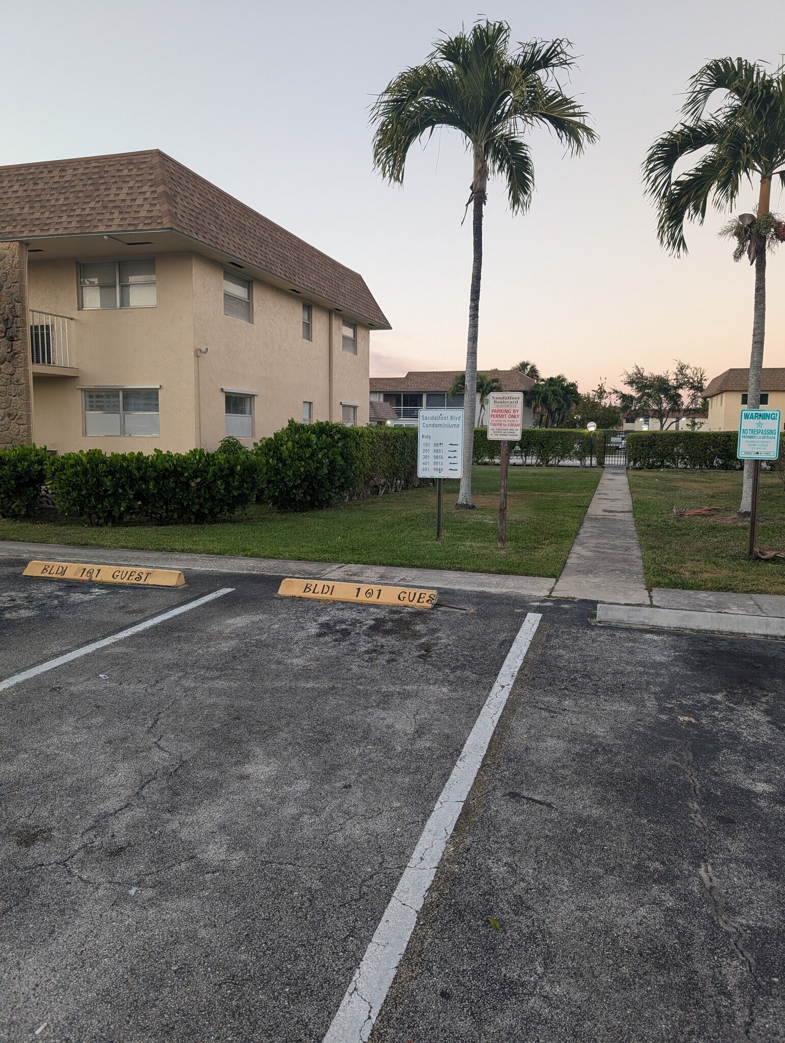 Building Photo - 9911 Sandalfoot Blvd