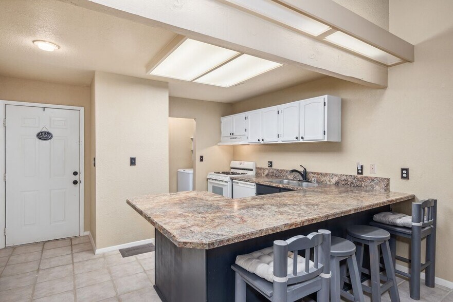 Building Photo - 1230 Mechem Dr