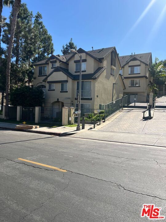 Building Photo - 4600 Don Lorenzo Dr