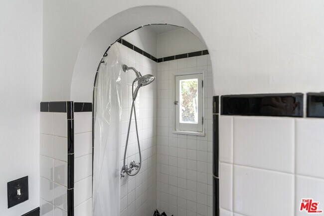 Building Photo - 3731 Griffith View Dr