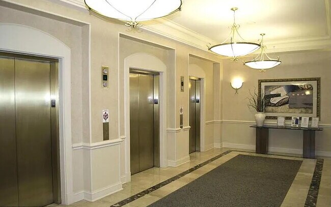 Building Photo - 11776 Stratford House Pl