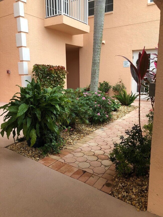 Building Photo - NEW PRICE! Venice, FL 3BR/2BA/1CG Seasonal Rental in Courtyards of Gondola Park