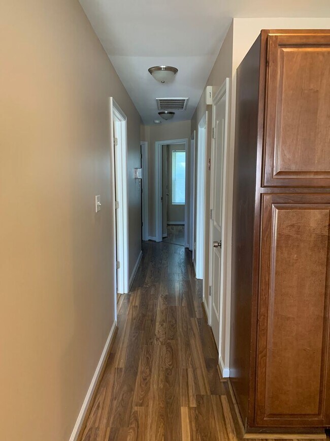 Building Photo - 811 A Pocahontas Pl