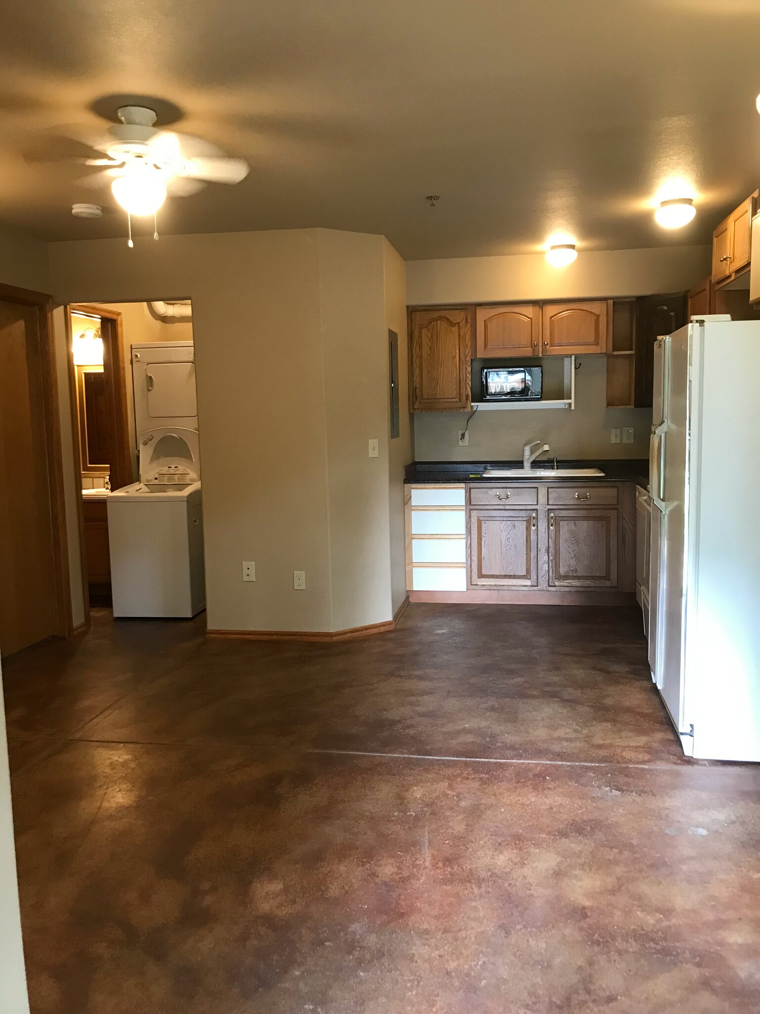 Building Photo - 617 S Sherwood St