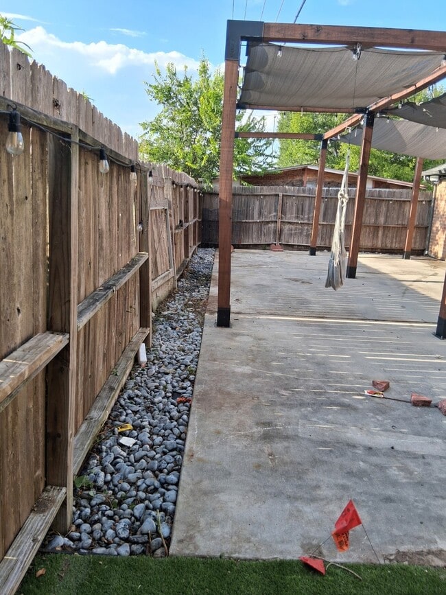 Building Photo - 3206 Hazy Park Dr