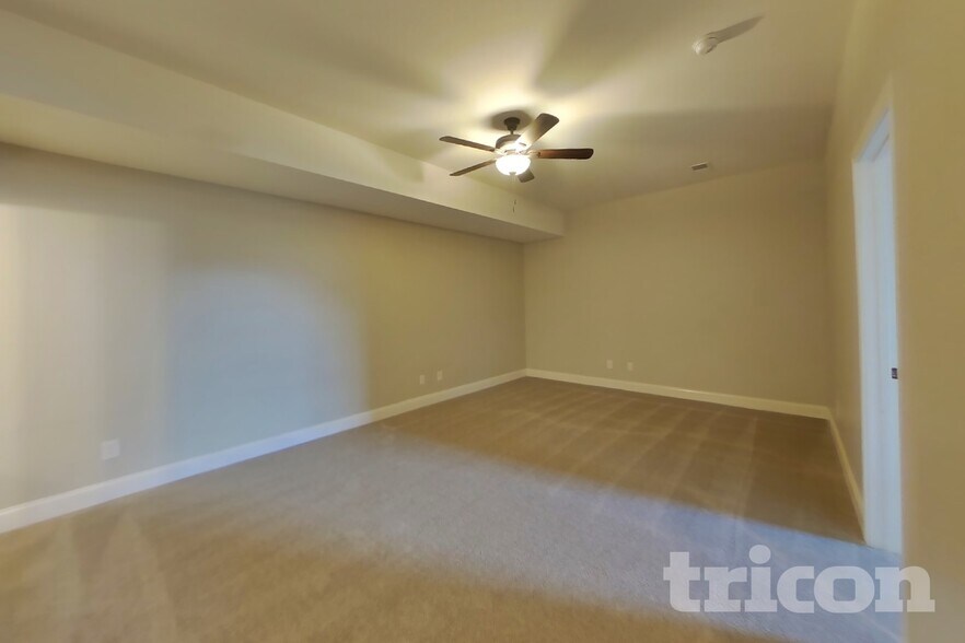 Building Photo - 492 Woodtrace Dr