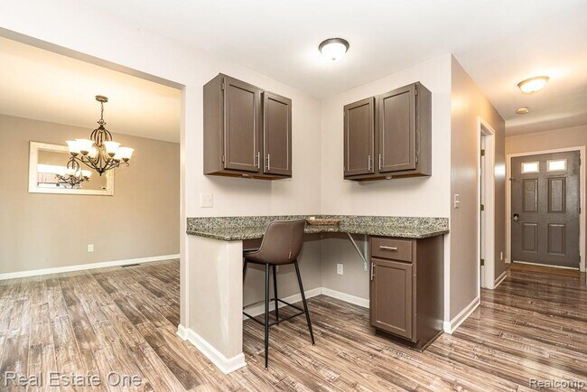 Building Photo - 668 Sherry Dr