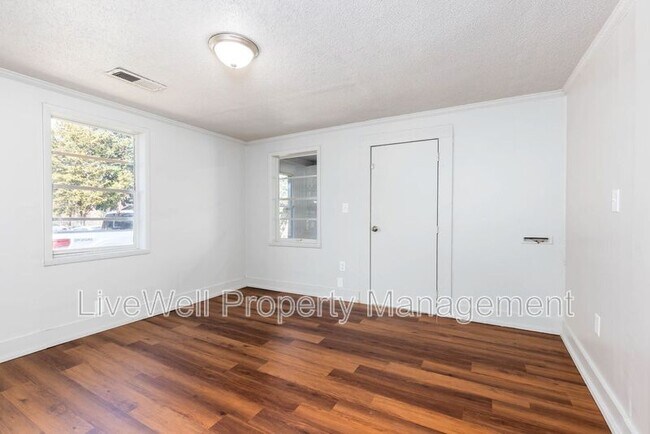 Building Photo - 2212 20th St N