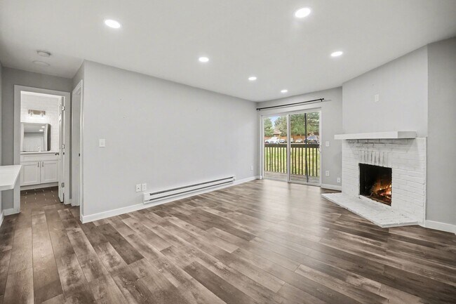 Building Photo - Spacious 1 Bed 1 Bath in the heart of Aurora!