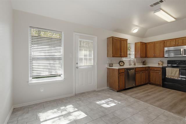 Building Photo - 6317 Rockhaven Dr