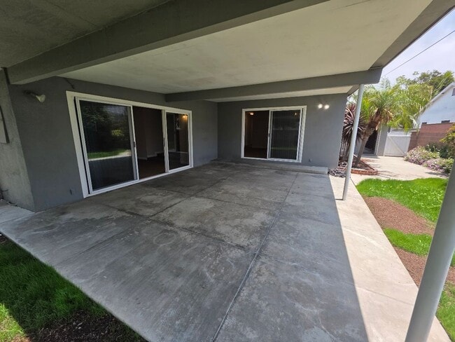 Building Photo - TURNKEY-RENT READY SPACIOUS 2BD/2BA HOME, 2-CAR GARAGE WITH AN AUTOMATIC ROLL-UP DOOR, LARGE COVE...