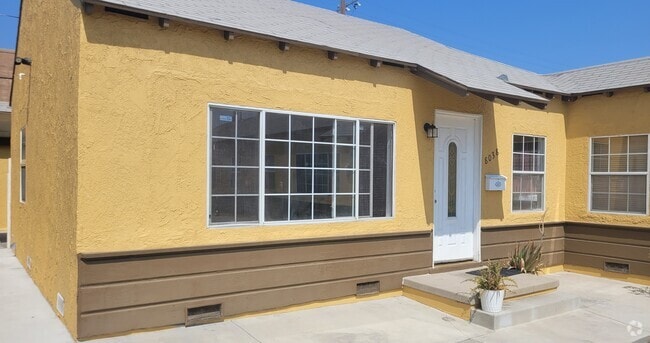 Building Photo - 8038 De Garmo Ave
