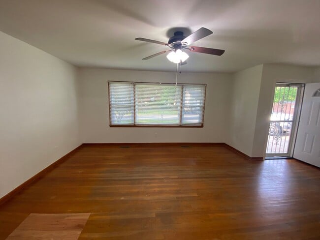 Building Photo - 3 Bedroom/1 Bathroom Home in Midtown Jones...