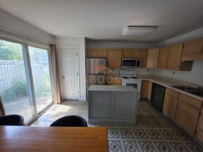 Building Photo - 2940 Horizon Dr