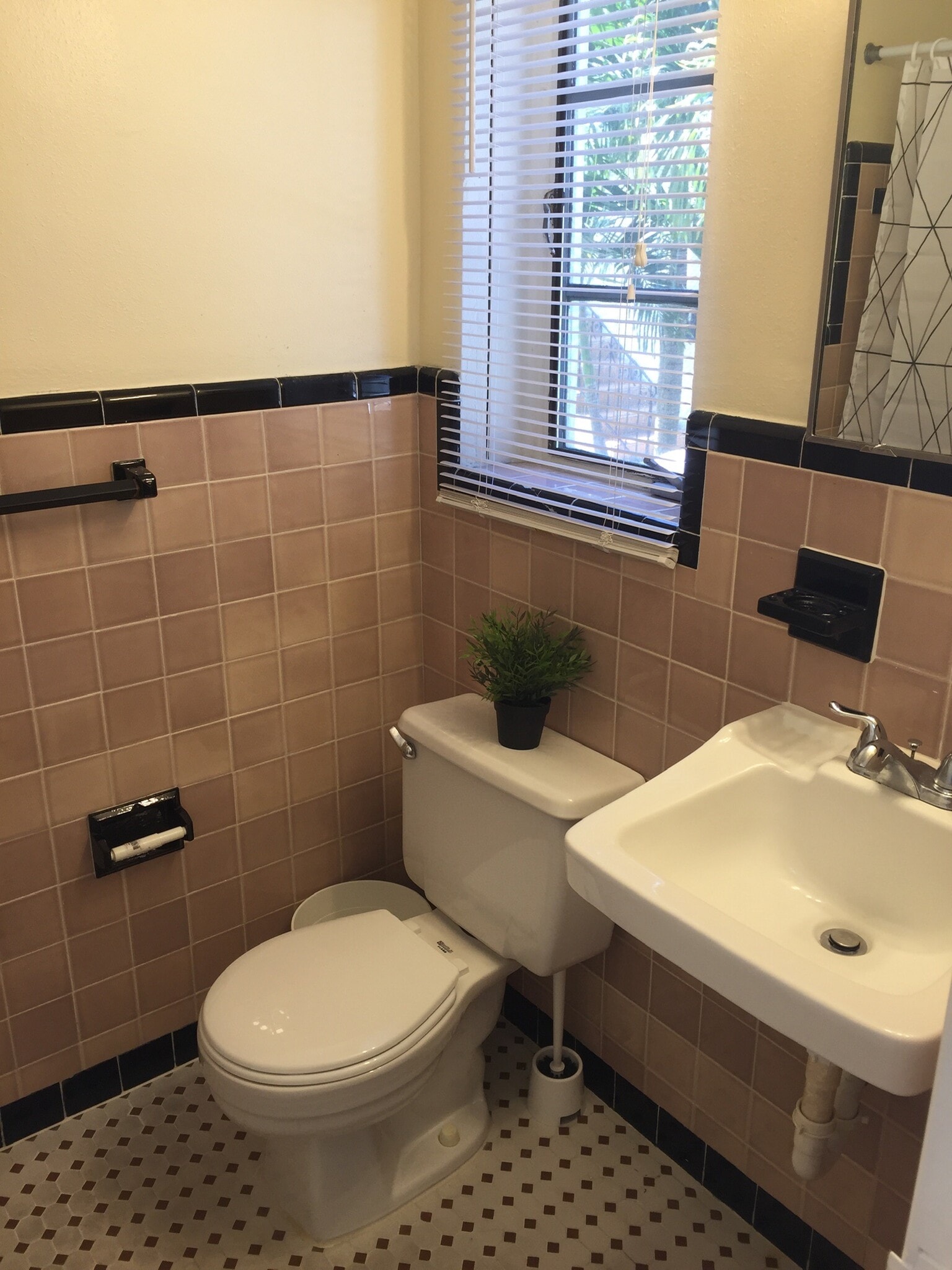 Building Photo - 2821 SW 1st Ave