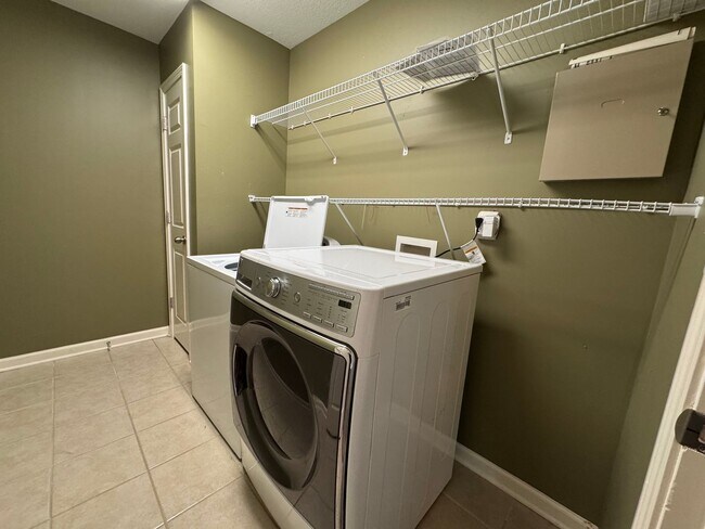 Building Photo - Cozy 2/2 House in Cartersville- $1,695