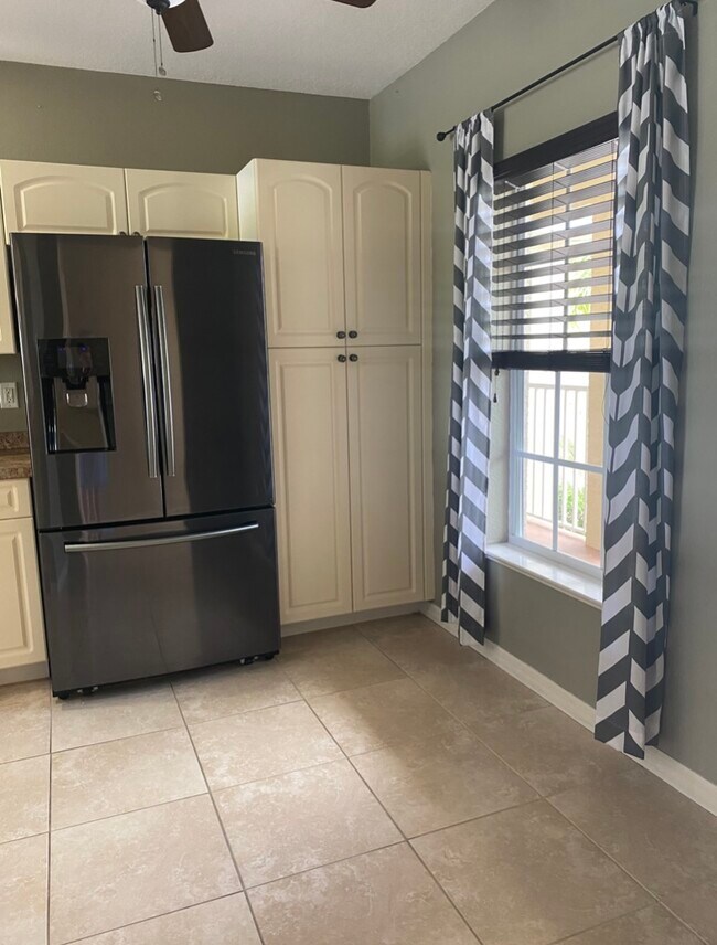 Building Photo - 1452 Rio de Janeiro Ave