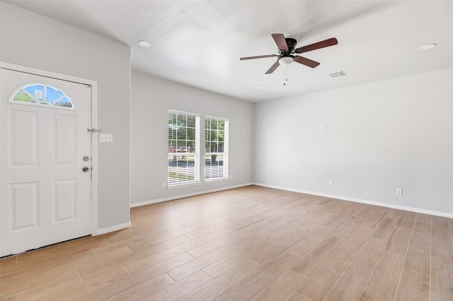 Building Photo - 10445 Wicklowe St