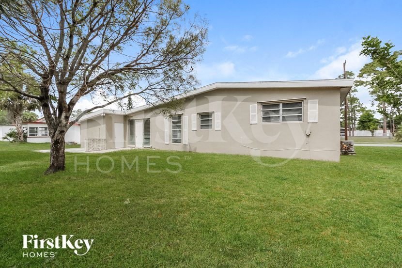 Building Photo - 22363 Catherine Ave