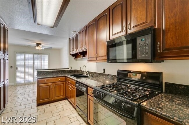 Building Photo - 2602 Country Maple Ave