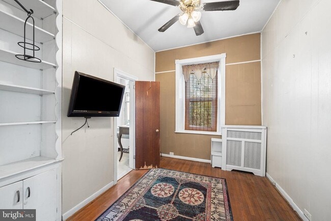 Building Photo - 7301 Chestnut Ave