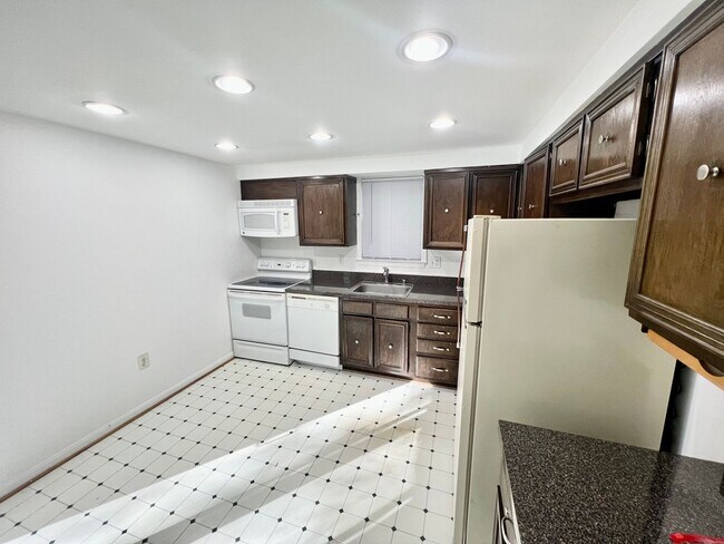 Building Photo - Fantastic 3 Bed 2 Bath Home Sitting On A Spacious Lot In Beautiful Kingston Chase