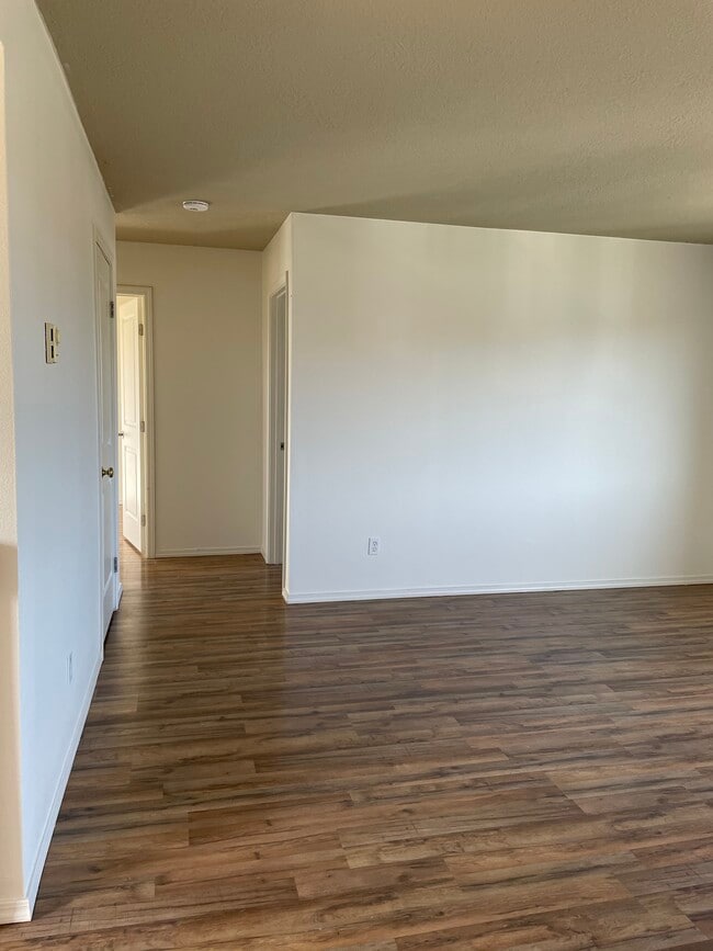 Building Photo - 1613 NE 81st Ave