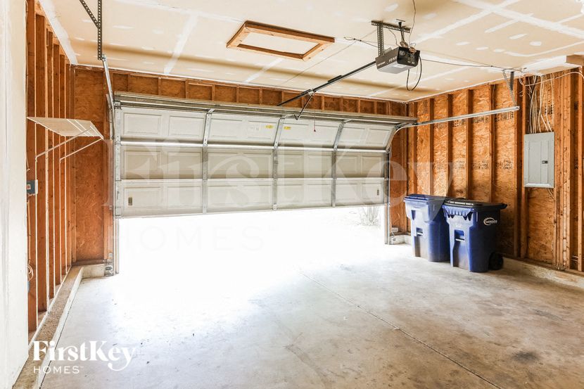 Building Photo - 546 White Fence Dr