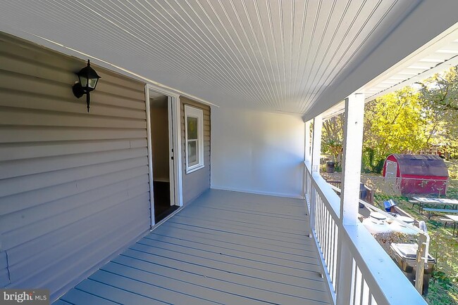 Building Photo - 427 Highland Ave