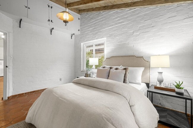 Building Photo - 3691 Laguna Ave