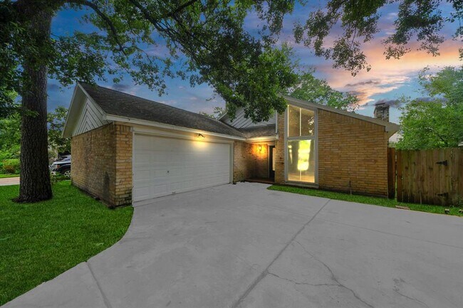 Building Photo - 2622 Heather Knoll Dr