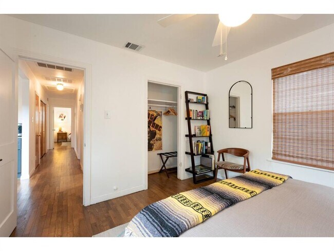 Building Photo - 3011 E 17th St