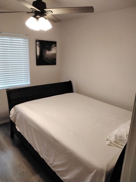Bedroom - 3253 W Country Gables Dr