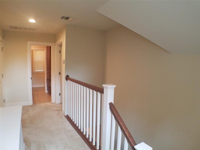Building Photo - 5408 Evans Ave
