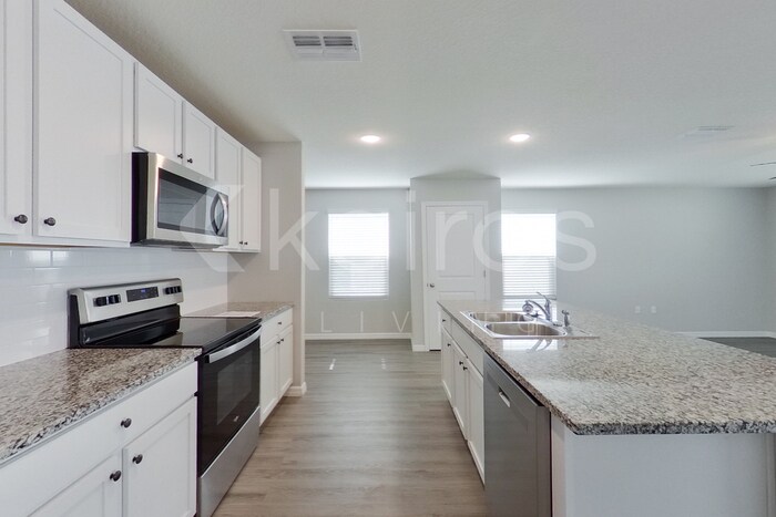 Building Photo - 8602 SW 43rd Ter