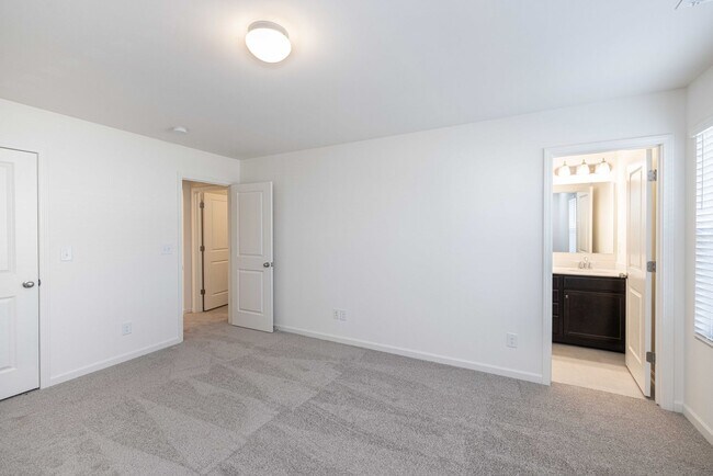 Building Photo - 3 Bedroom paired home with 2 car garage mi...