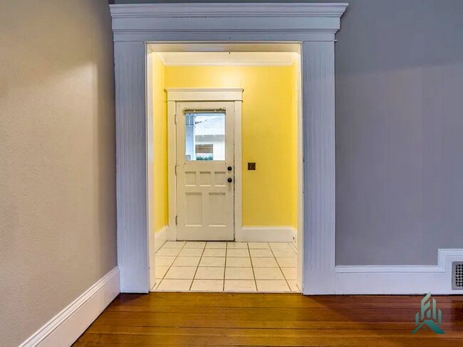 Building Photo - Room for Rent in Home in the Heart of Corvallis