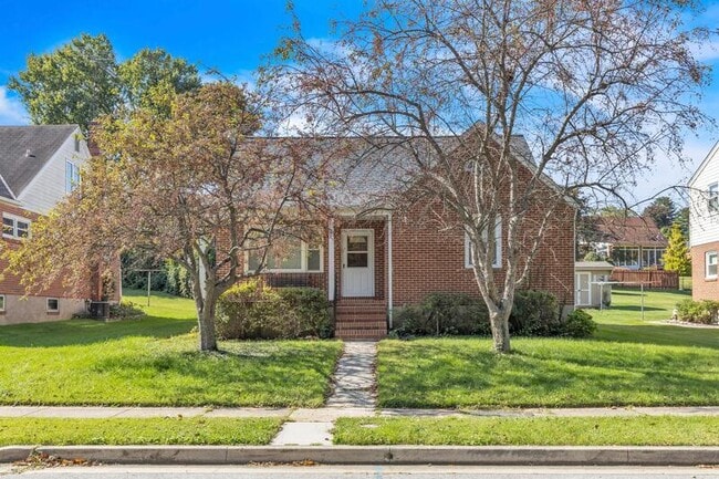 Building Photo - 8212 Dorset Ave